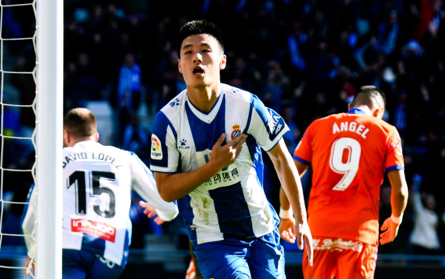  肯宁澳网捧杯开启新赛季征程