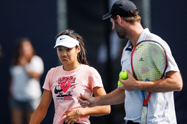  拉杜卡努草地首秀惊艳众人眼球