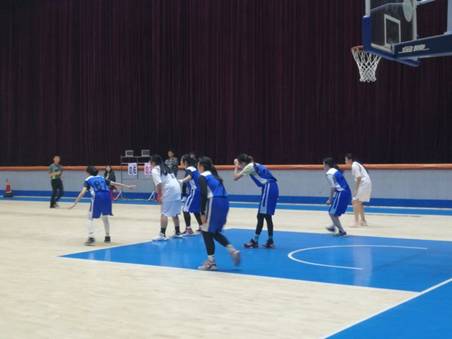  女篮姑娘们勇夺联赛冠军创佳绩