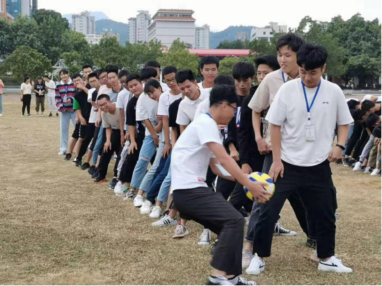  老兵传帮带见成效，更衣室凝聚战斗力