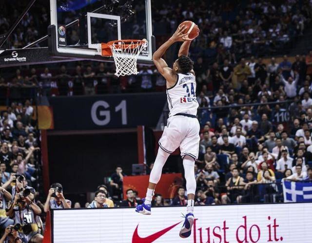  字母哥暴扣统治内线，雄鹿轻取魔术获连胜