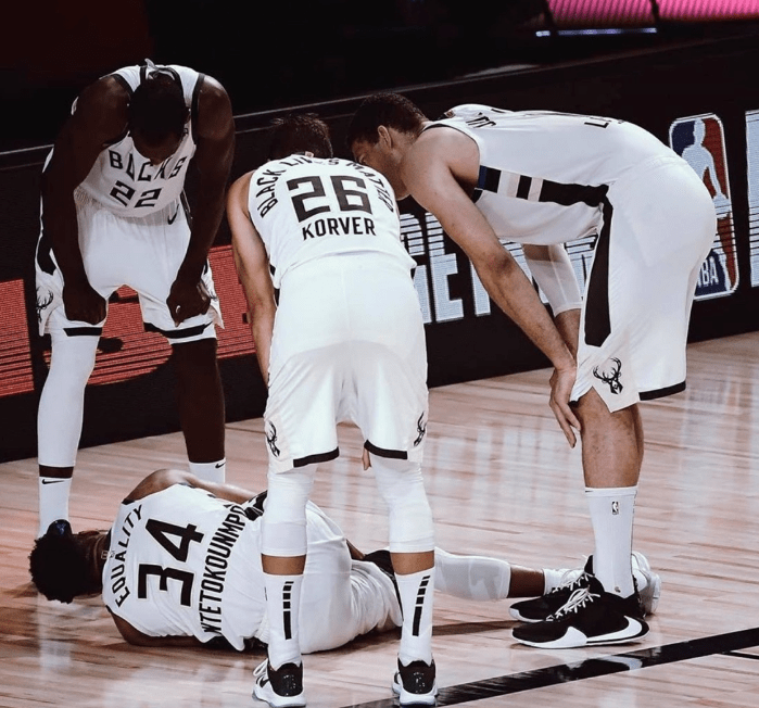  米切尔三分如雨骑士浇灭热火攻势