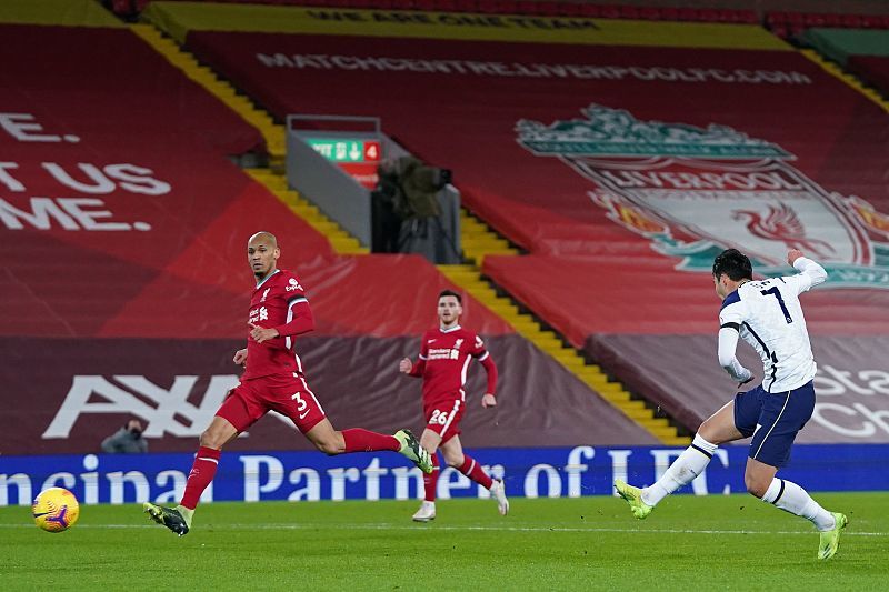  利物浦绝杀曼城登顶榜首，争冠格局愈发激烈